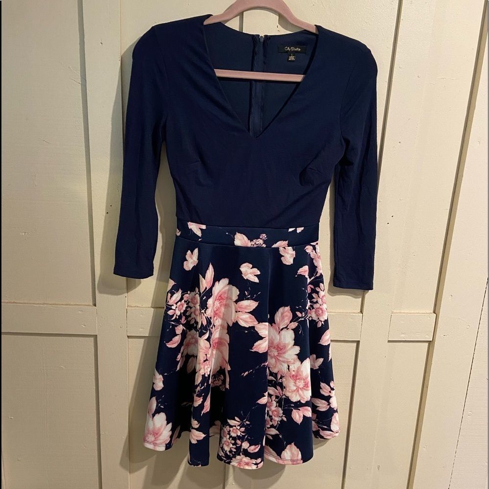 City Studio blue floral skirt v cut front long sleeve dress size 1